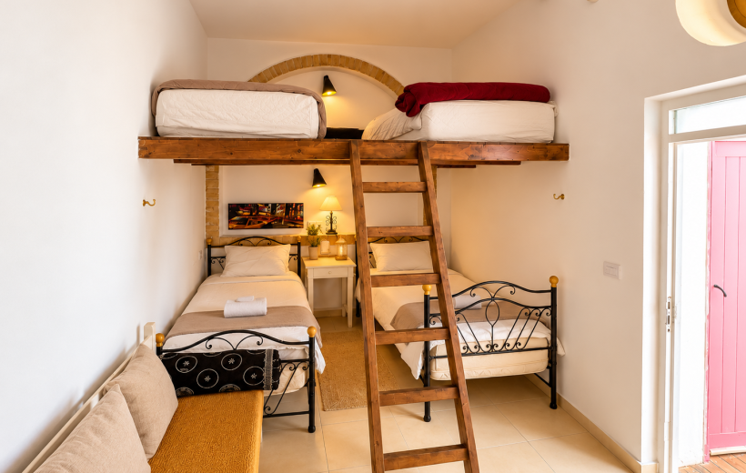 Lit dans Dortoir pour Hommes de 4 Lits